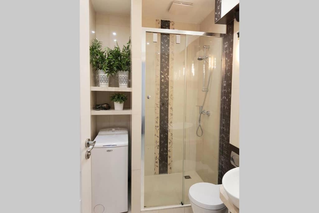 Cozy Modern Studio Green Apartment In Old Town Краков Экстерьер фото