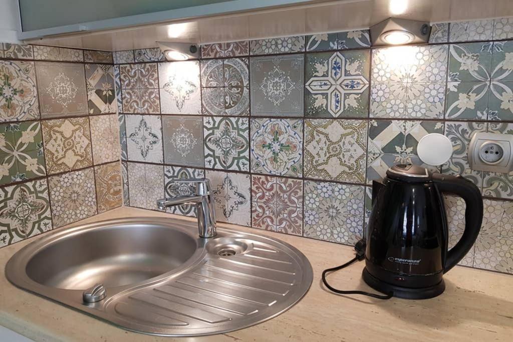 Cozy Modern Studio Green Apartment In Old Town Краков Экстерьер фото