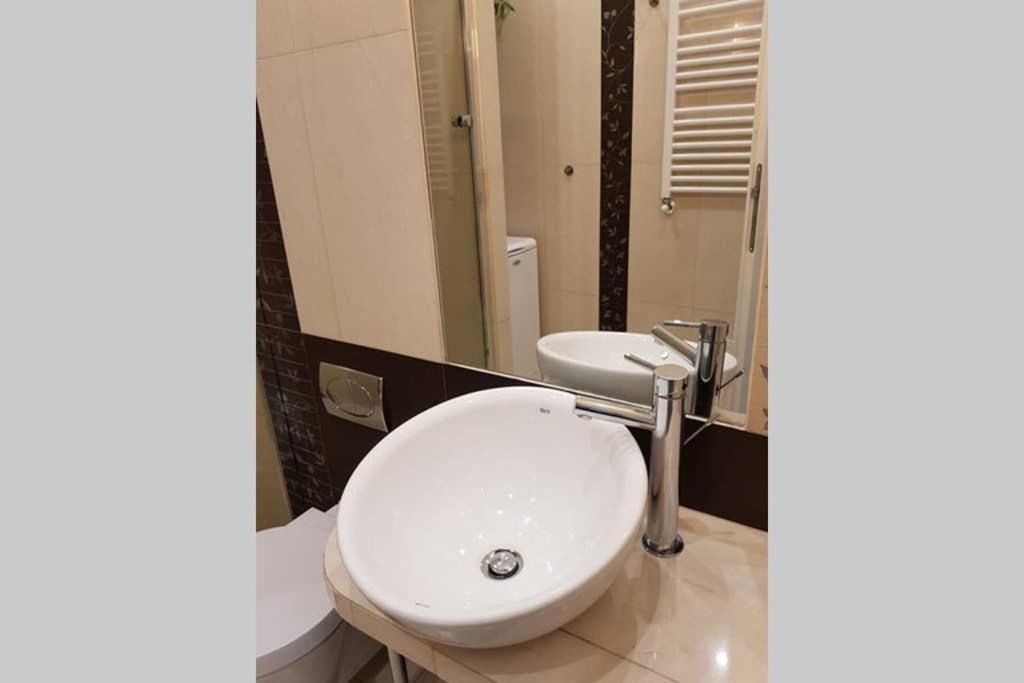 Cozy Modern Studio Green Apartment In Old Town Краков Экстерьер фото